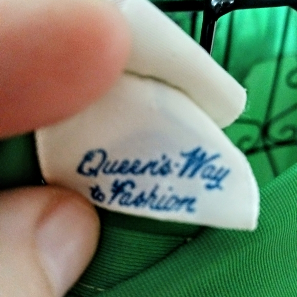 American Vintage :: 70's Queens Way to Fashion Green Halter Embroidered Dress - Picture 9 of 13